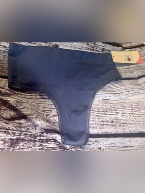 NWT Yummie Ultralight Shaping Thong
